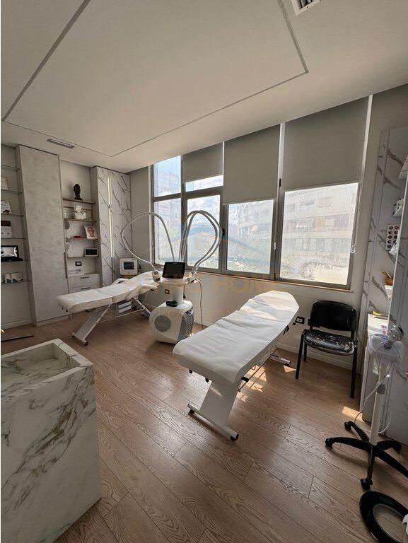 Rent, Business Premises, at Rotondo Astiri, Tirana 4,000 €,UNA57592