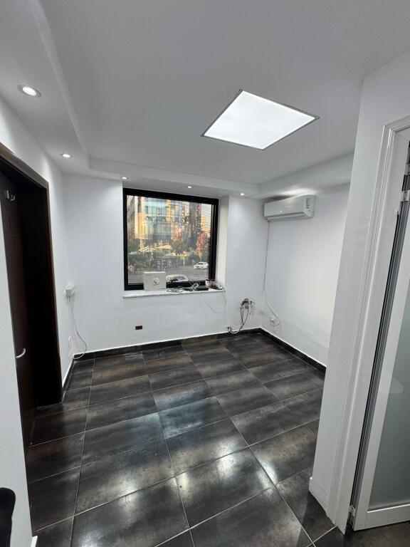 Jepet me qira rrethrrotullimi Zogut te dyqan 2 Kate buze rruge