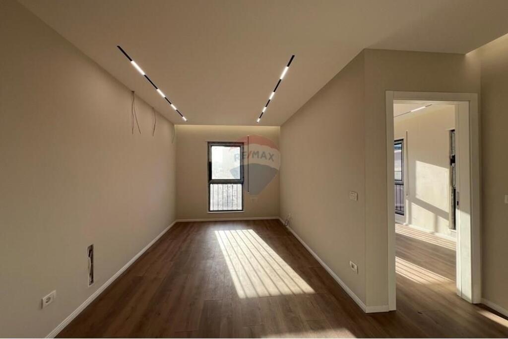 2+1 APARTMENT FOR SALE NEAR THE RED SCHOOL!