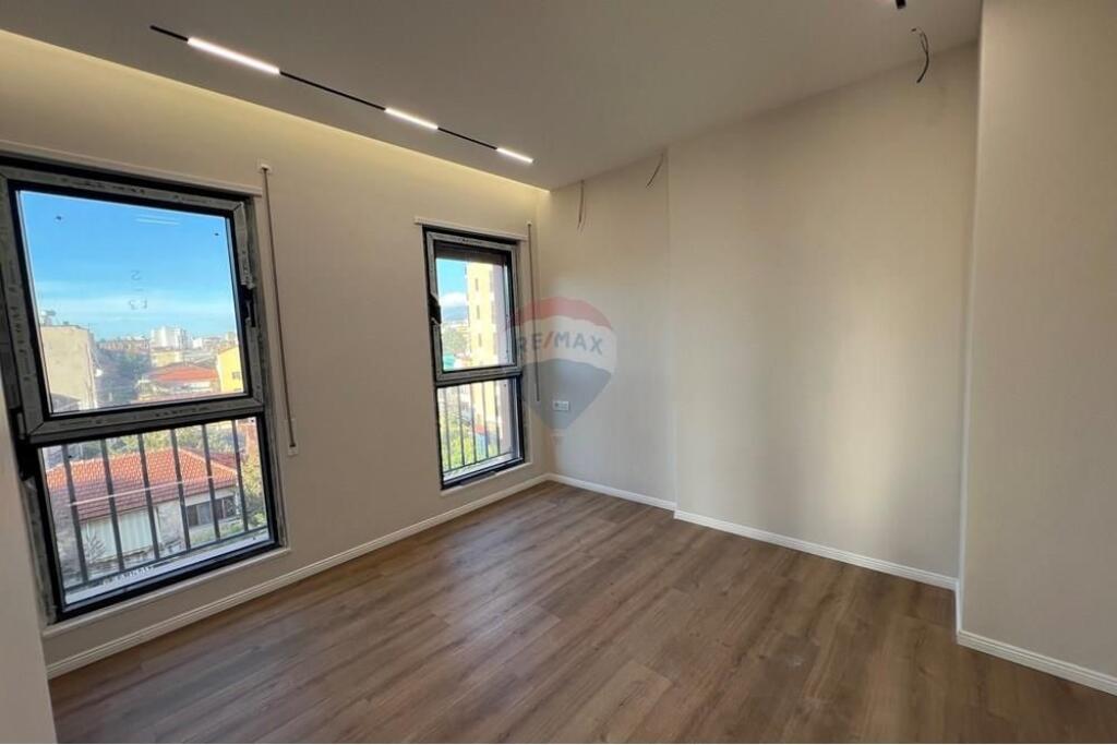 2+1 APARTMENT FOR SALE NEAR THE RED SCHOOL!