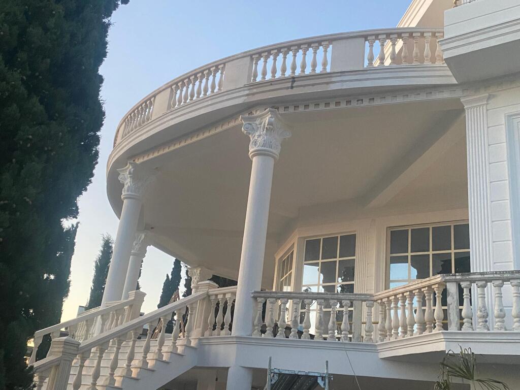 COMMERCIAL BUILDING FOR RENT IN GOLEM