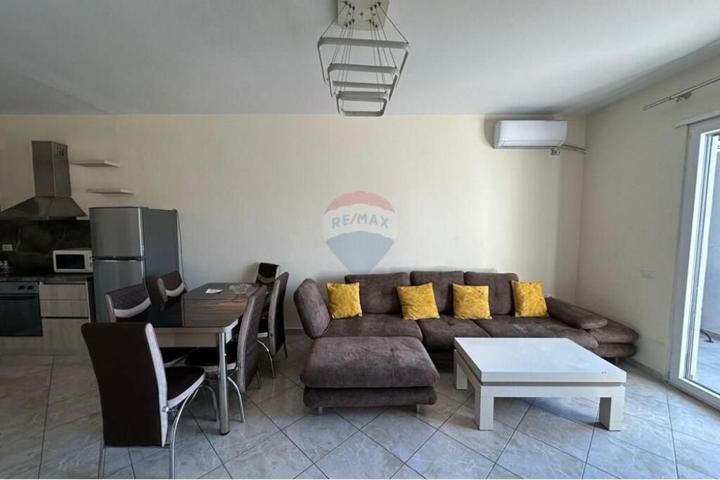 Apartmanet 2+1 me qira te stacioni trenit !