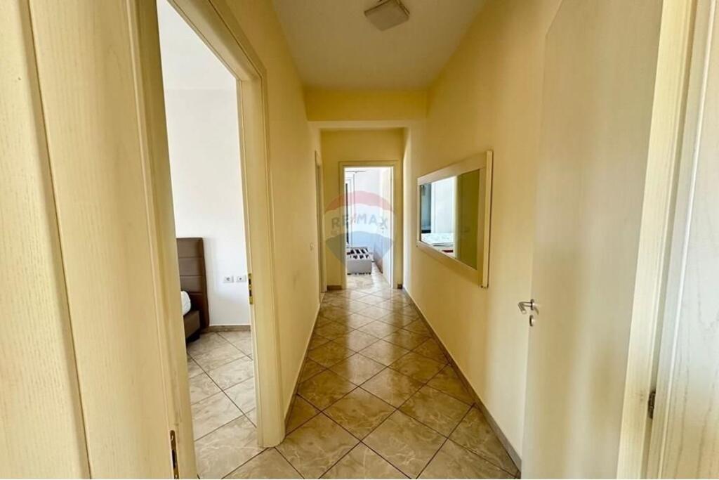 Apartmanet 2+1 me qira te stacioni trenit !