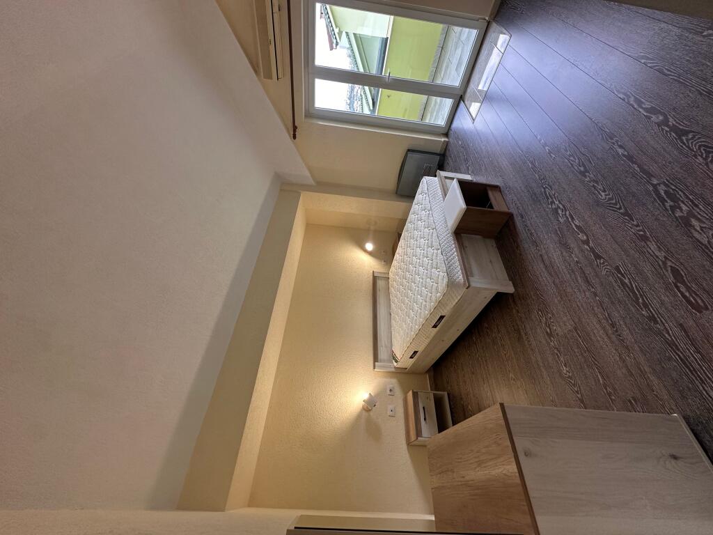 Attico in vendita a Liqeni i Thate con due posti auto inclusi