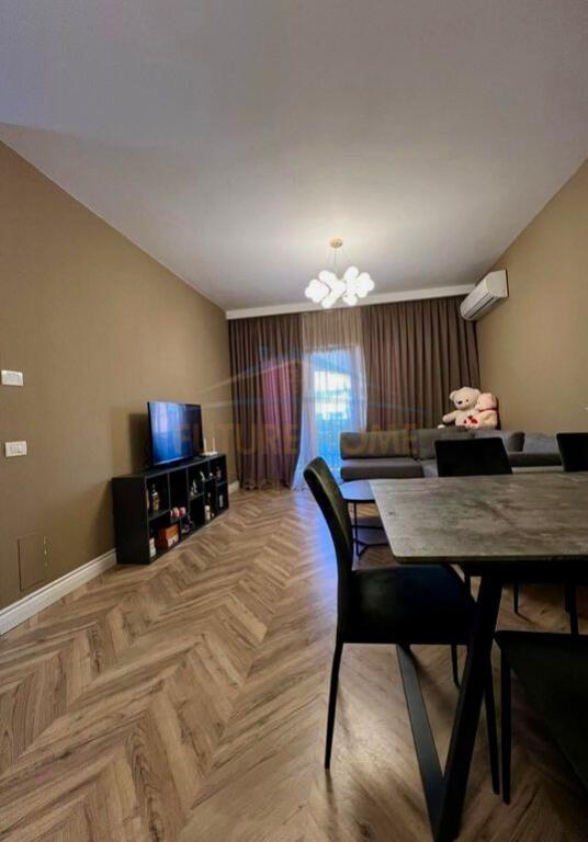 Shitet , Apartament 2+1+2 ,Green City,Tirane