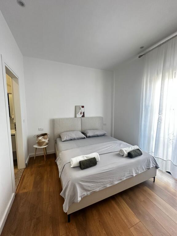 SHITET SUPER APARTAMENT  • 2+1+2 me 2 ballkone 📍 Adresa: Ish Urt Durres