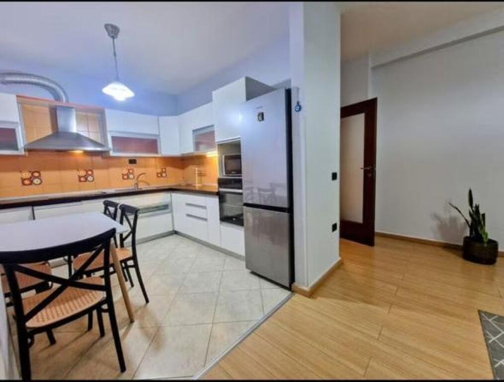 2+1, well furnished, at the park near the Paris commune, price 800 euros