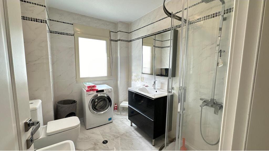 Appartamento 2+1 in Affitto a Pazari i Ri – 140 m², Completamente Arredato