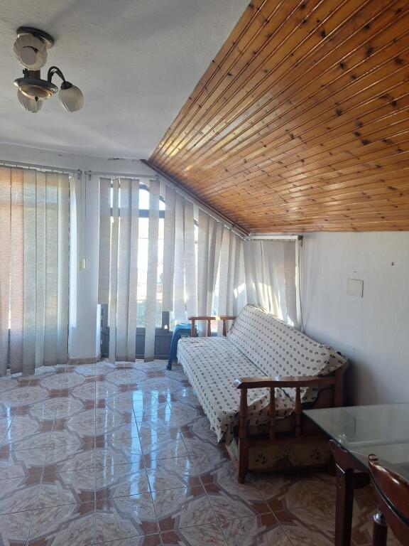 Apartment 1+1 for rent at Medreseja, value 30 000 lek