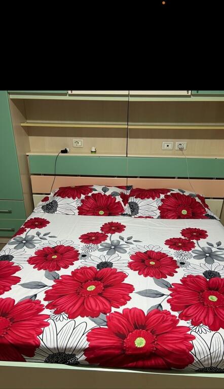 Qera 1+1 prane Stacionit Trenit.