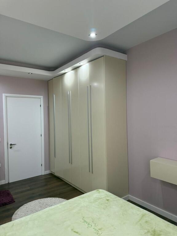 🟦 Jepet me qira apartament 1+1 – Liqeni i Thatë