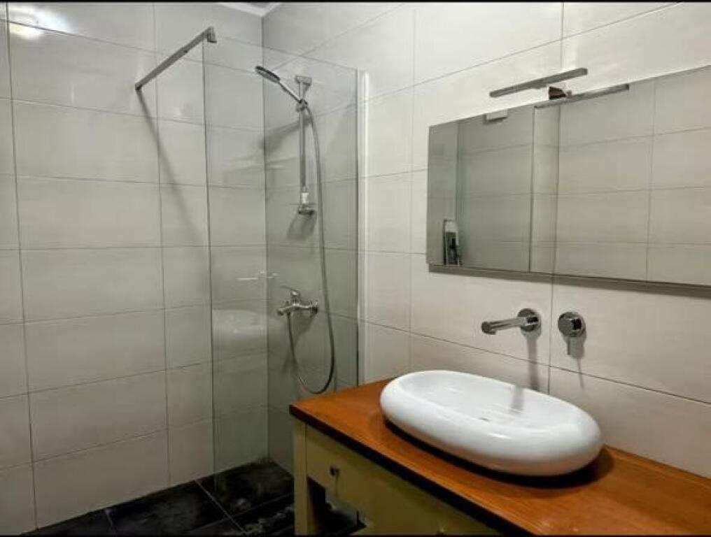 2+1, well furnished, at the park near the Paris commune, price 800 euros