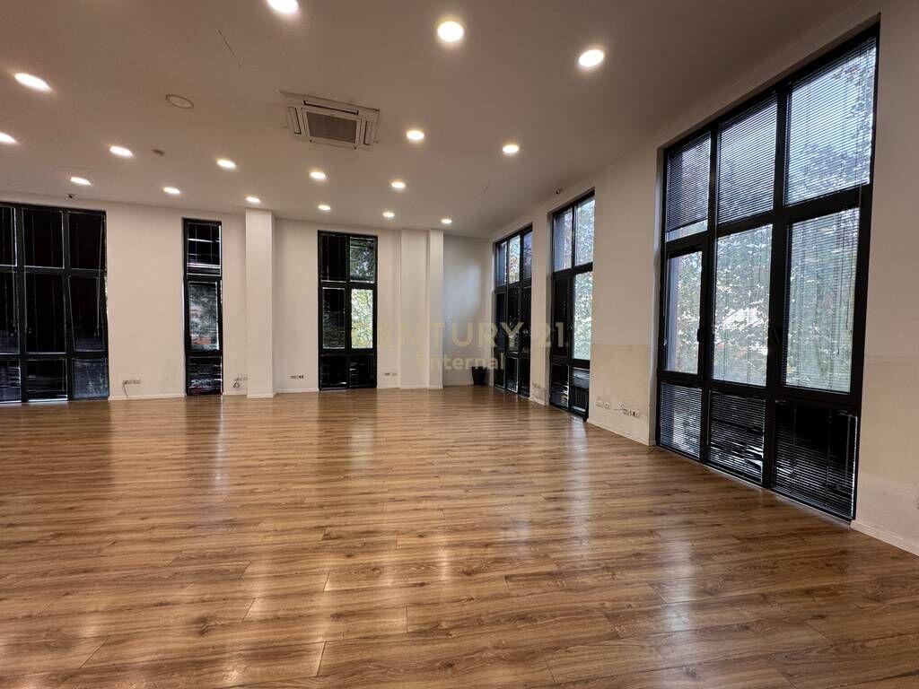 Locale Commerciale / Ufficio in affitto presso 'Park Gate', Via Elbasan