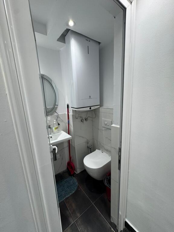 Jepet me qira rrethrrotullimi Zogut te dyqan 2 Kate buze rruge