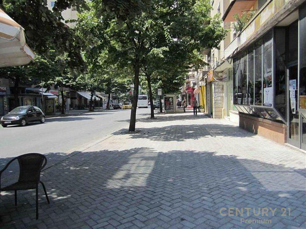 Commercial Space for Sale, near Libri Universitar!