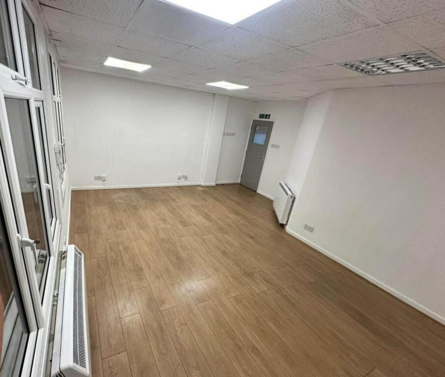 Office for Rent 3+1 at Univers City (ID BZ2736) Tirana
