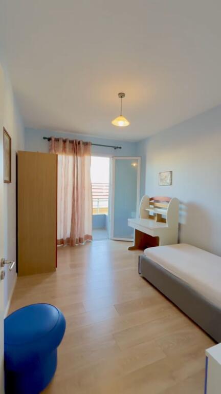 Jepet me qira apartament 2+1 në zonën e Liqenit të Thatë