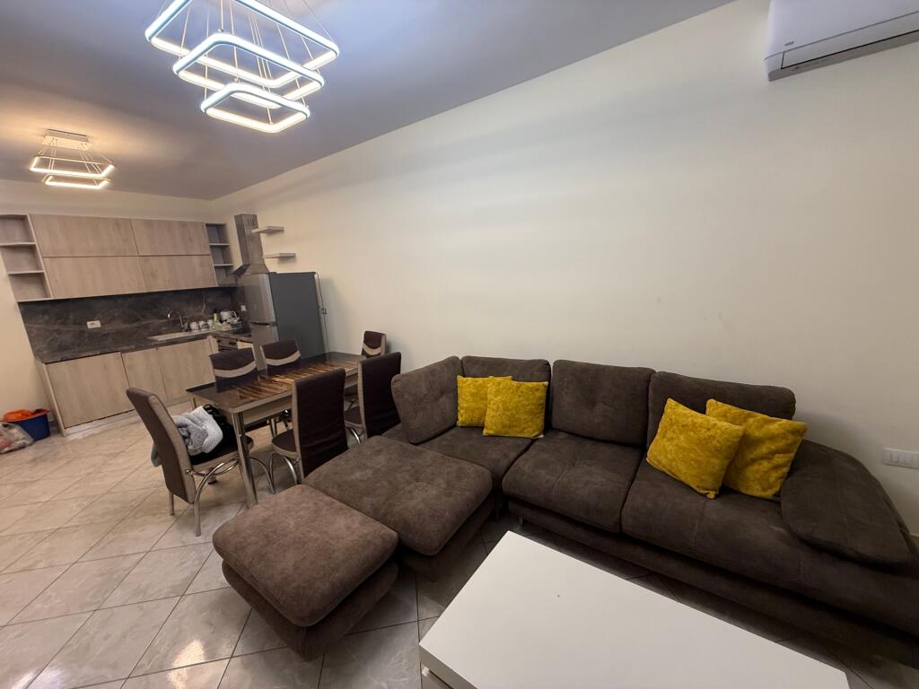 Qender apartament  luksoz 2+1+2 me qera 70,000 leke i padiskutueshem