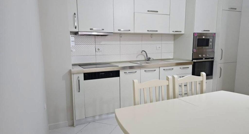 APARTAMENT ME QERA 2+1 KOPSHTI BOTANIK 65.000 LEKE