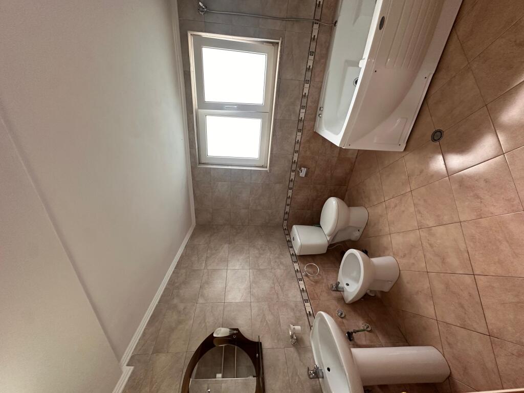 Penthouse for sale, at the dry lake with two parking spaces included!!!