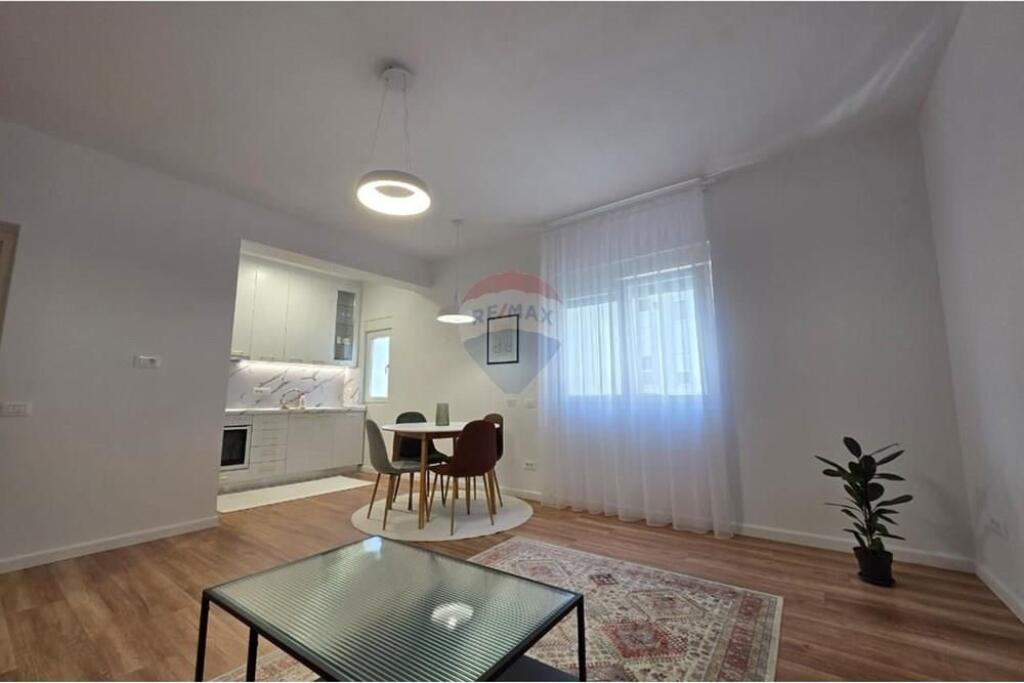 xx Apartament per qira 2 + 1 tek Petro Nini xx
