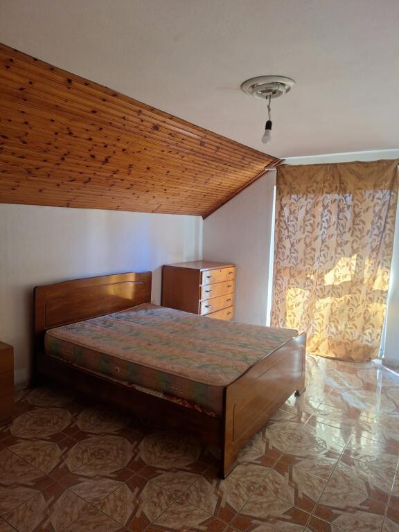 Apartment 1+1 for rent at Medreseja, value 30 000 lek