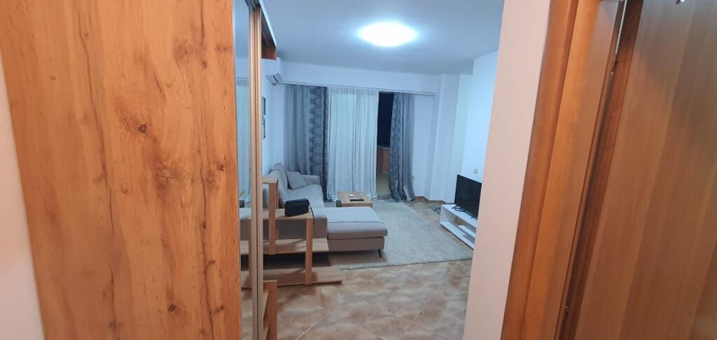 📌Jepet me qira apartament 1+1+verande 📍 tek Komuna e Parisit!