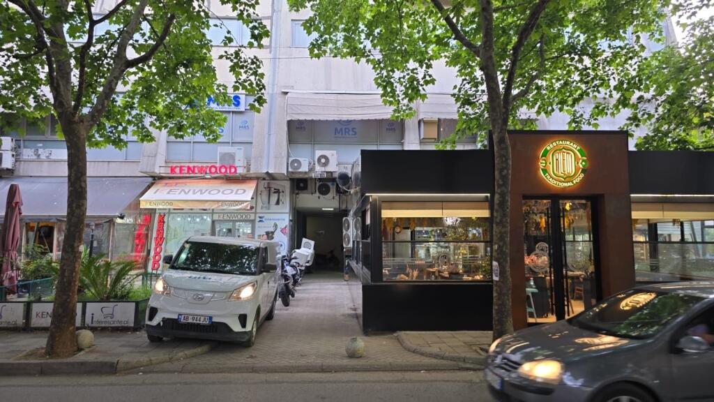 Apartament 2+1, Rruga e Kavajes!