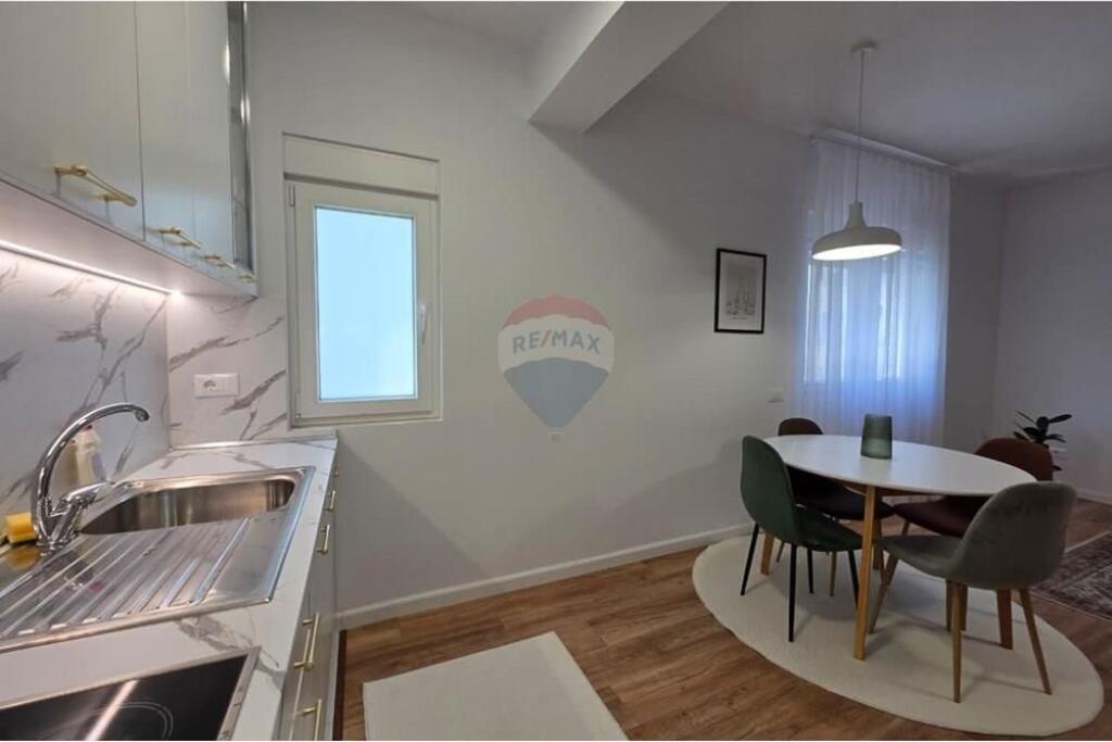 xx Apartament per qira 2 + 1 tek Petro Nini xx