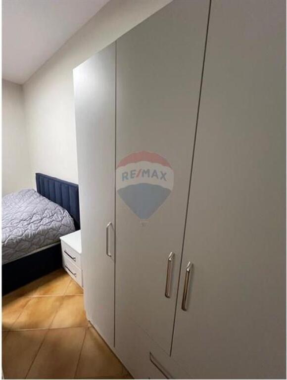 Apartament me Qira tek Gjimnazi Petronini