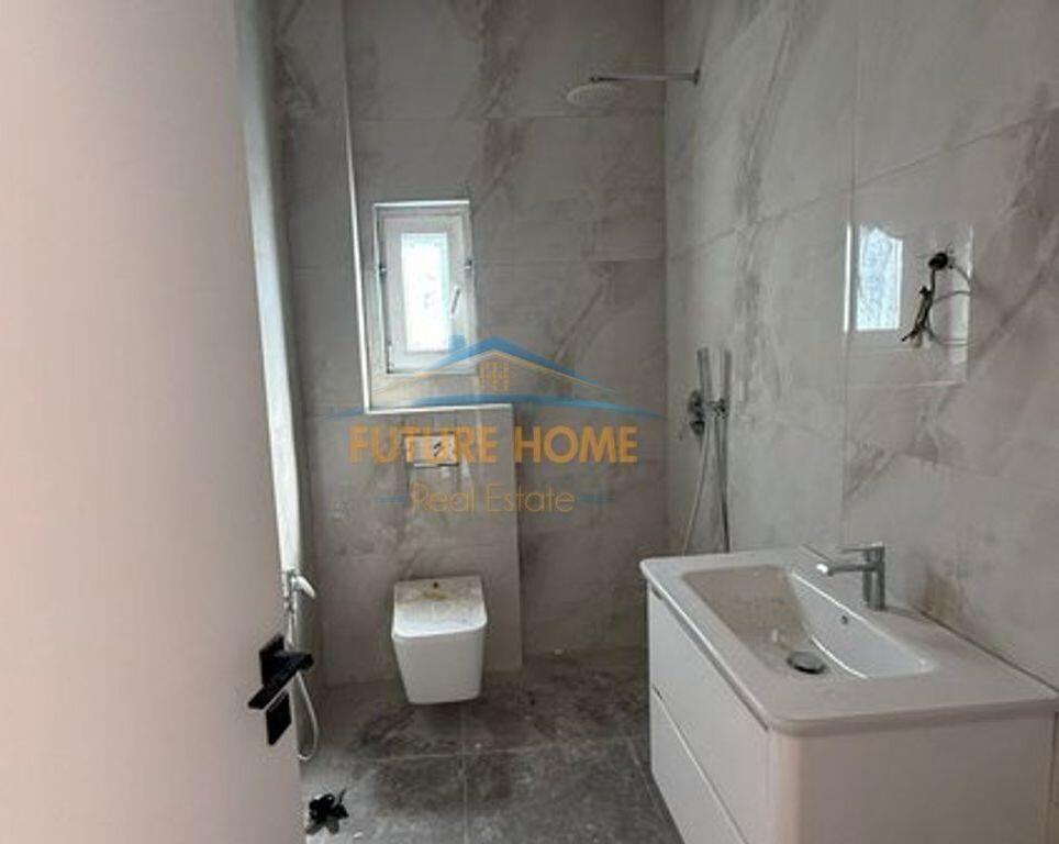 Shitet Apartament 1+1, Ali Demi