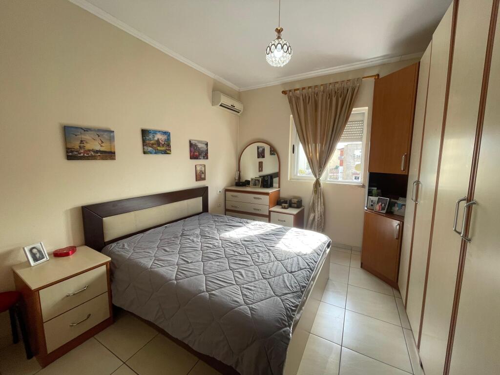 SHITET APARTAMENT 2+1 TEK ISH TREGU ELEKTRIK