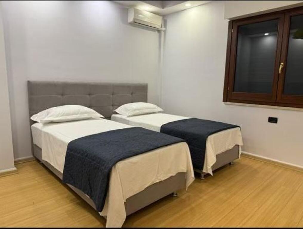 2+1, well furnished, at the park near the Paris commune, price 800 euros