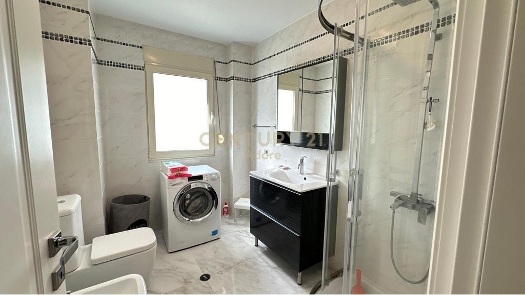 2+1 Apartment for Rent near Pazari i Ri!