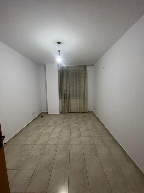 Appartamento 2+1+2+balcone in affitto, 650 euro, 3° piano, centro