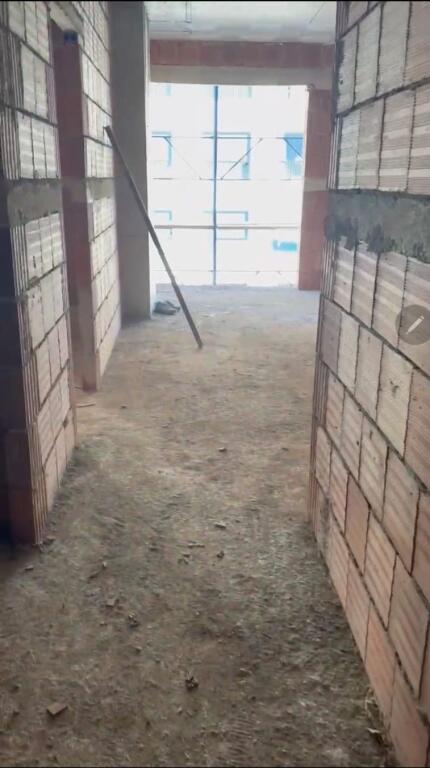 Shitet apartament 1+1,ish fusha e aviacionit