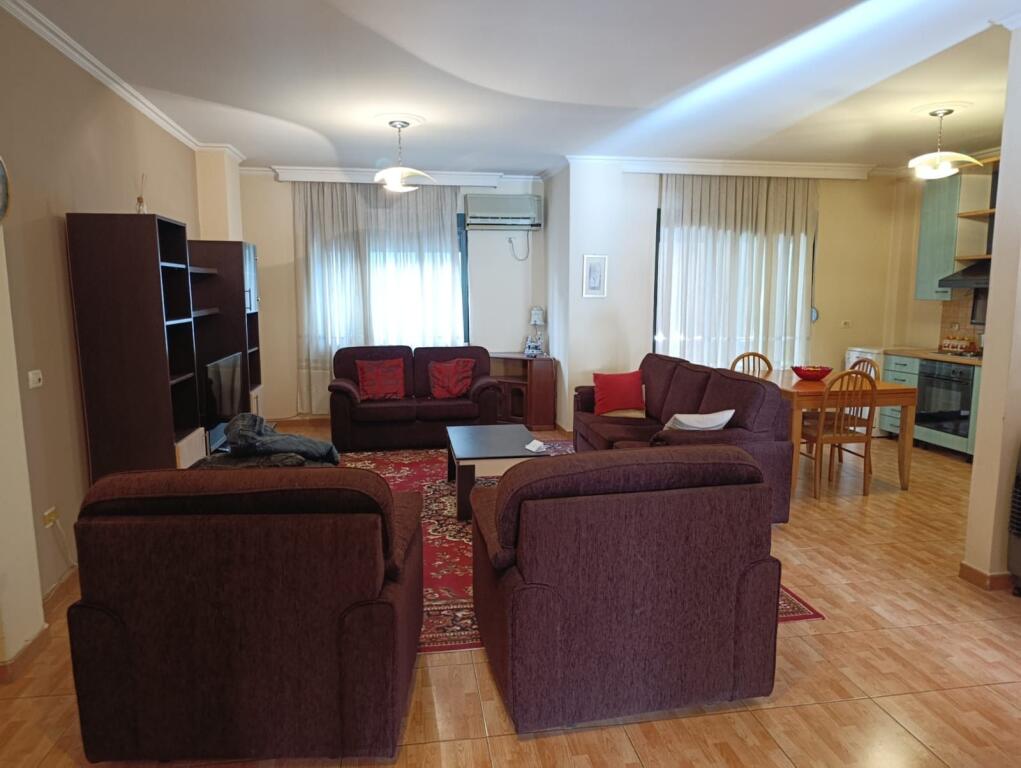Apartament 2+1 me qera tek Rryga e Kavajes!
