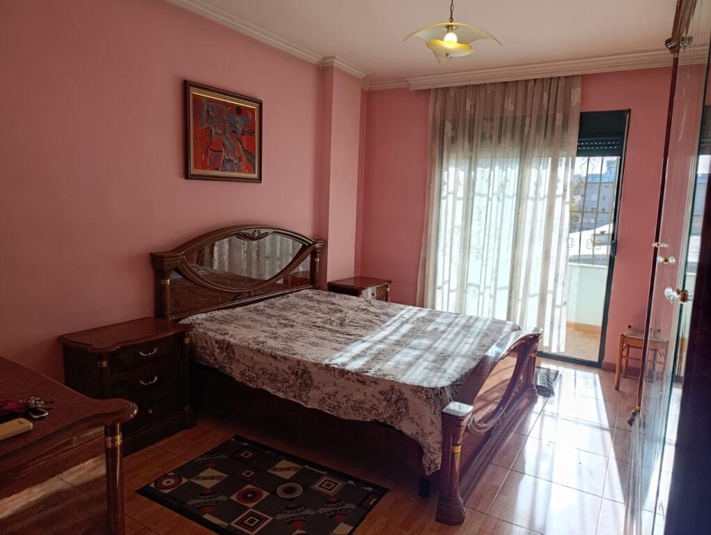 Apartament 2+1 me qera tek Rryga e Kavajes!