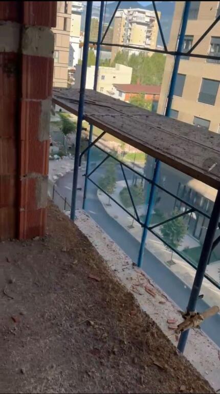 Shitet apartament 1+1,ish fusha e aviacionit