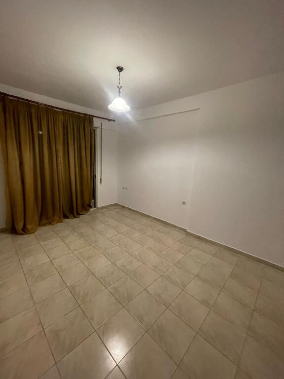 Appartamento 2+1+2+balcone in affitto, 650 euro, 3° piano, centro