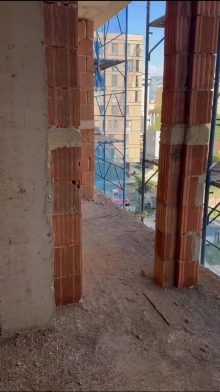 Shitet apartament 1+1,ish fusha e aviacionit