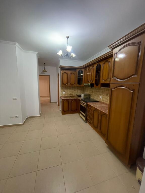 Appartamento 2+1+2+balcone in affitto, 650 euro, 3° piano, centro