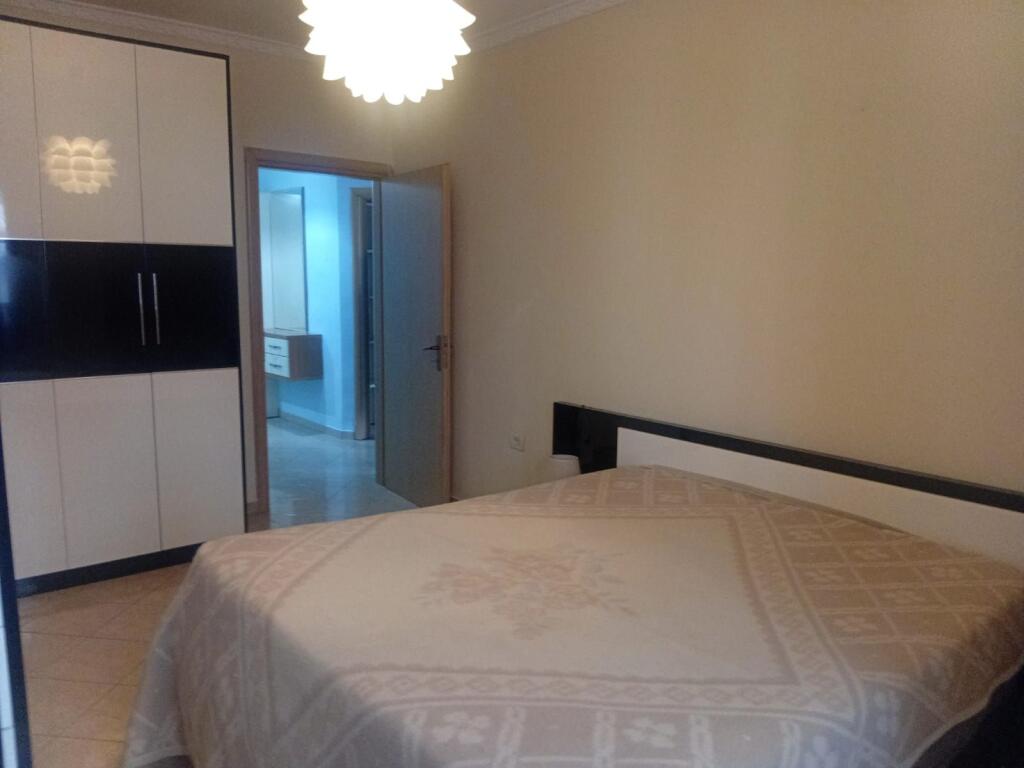 Apartment 2+1, Astir!