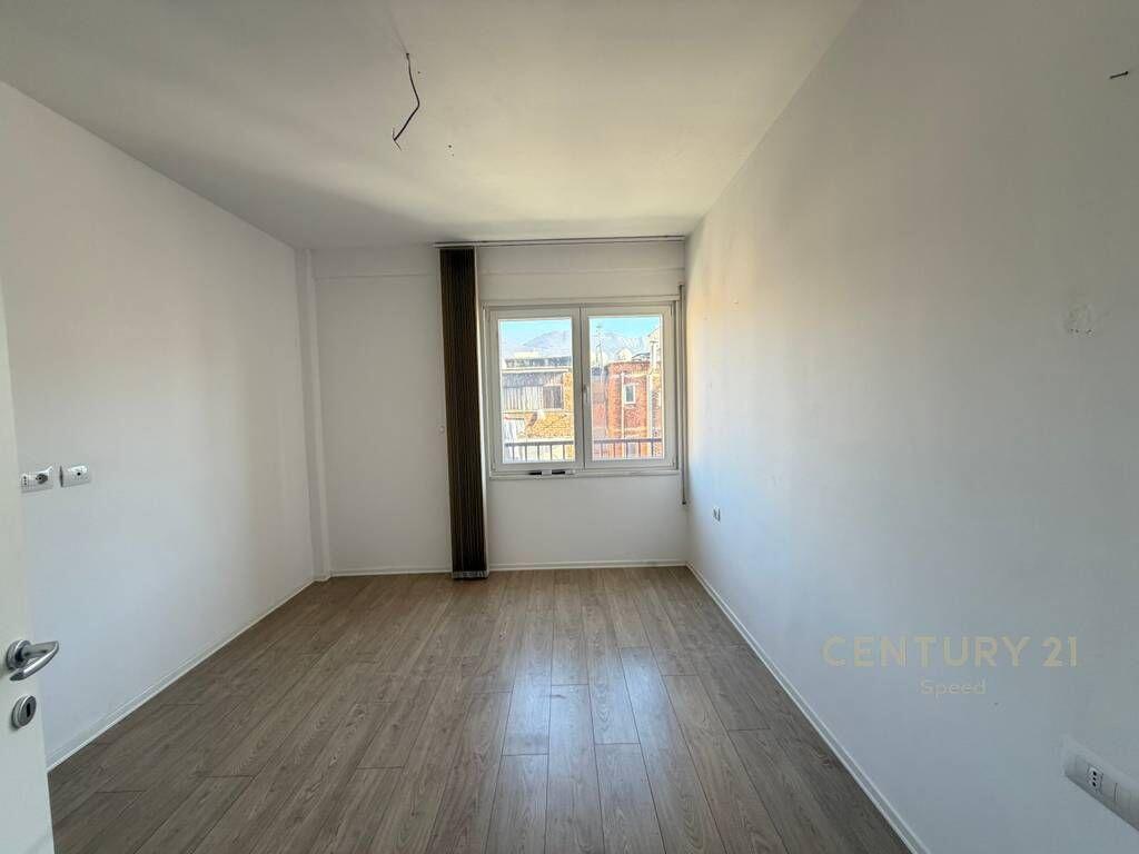 VENDIAMO APPARTAMENTO 1+1 CON PARCHEGGIO INCLUSO VICINO AL NUOVO MERCATO! 185.000 €