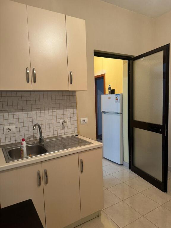 Monolocale /Affitto📍Selite 📌35000 lek (acqua+internet inclusi)