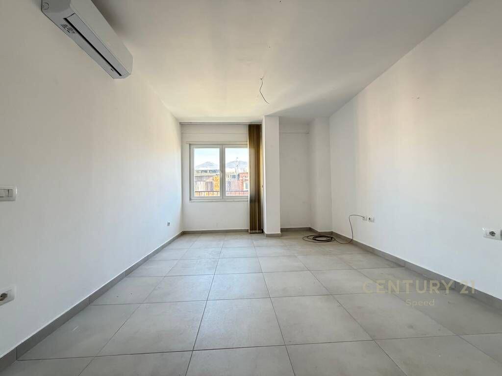 VENDIAMO APPARTAMENTO 1+1 CON PARCHEGGIO INCLUSO VICINO AL NUOVO MERCATO! 185.000 €