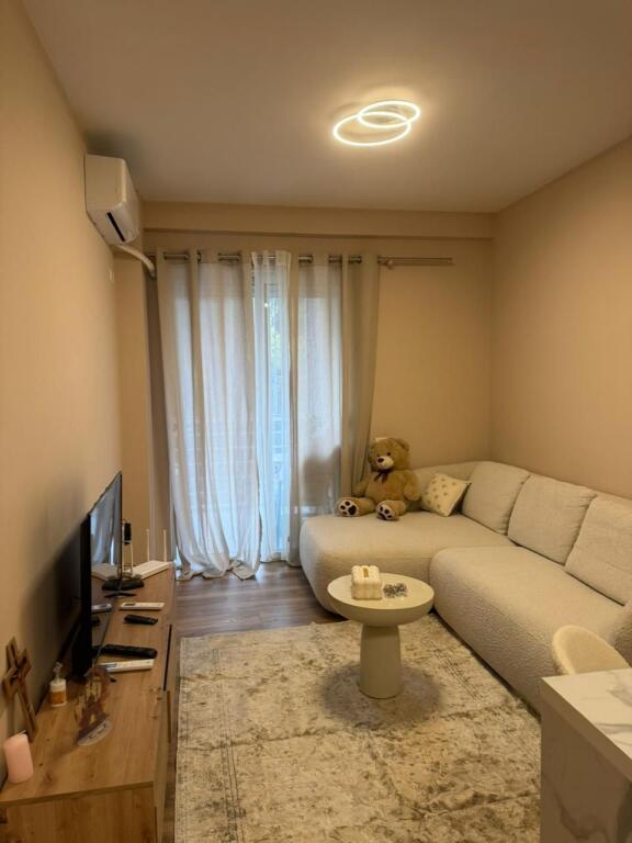 1+1,i mobiluar ,kompleksi Lim Em,rruga peti liqeni i thate,600 euro