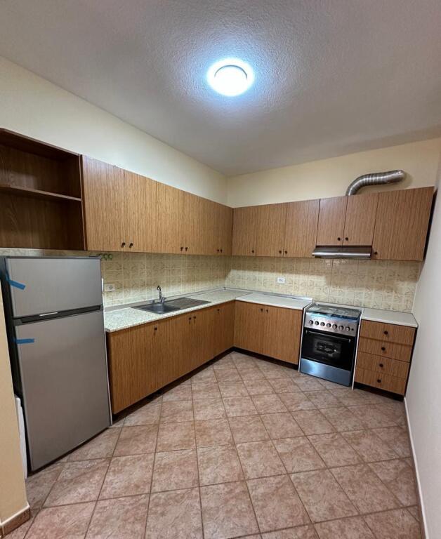 Jepet Me Qera Apartament 2+1+2 Tualete + 2 Ballkone