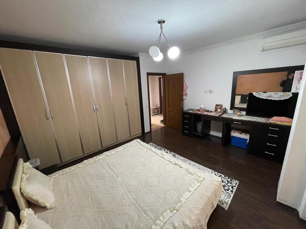 Shitet Apartament - Liqeni i Thate