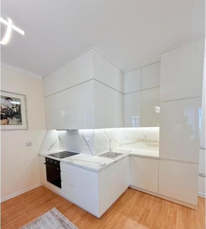 Modern 2+1 Apartment for Rent on Kosovarëve Street – Sought After Location!